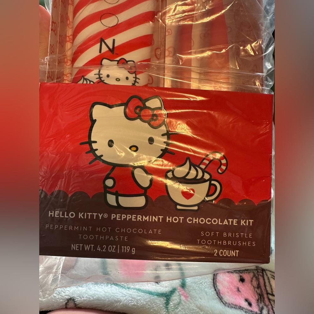 Hello kitty toothpaste set - Picture 2 of 4